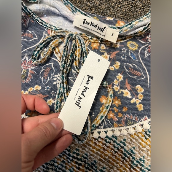 Three Bird Nest Boho Floral Long Sleeve Flowy Oversized Blouse, NWT, size small - Picture 4 of 5